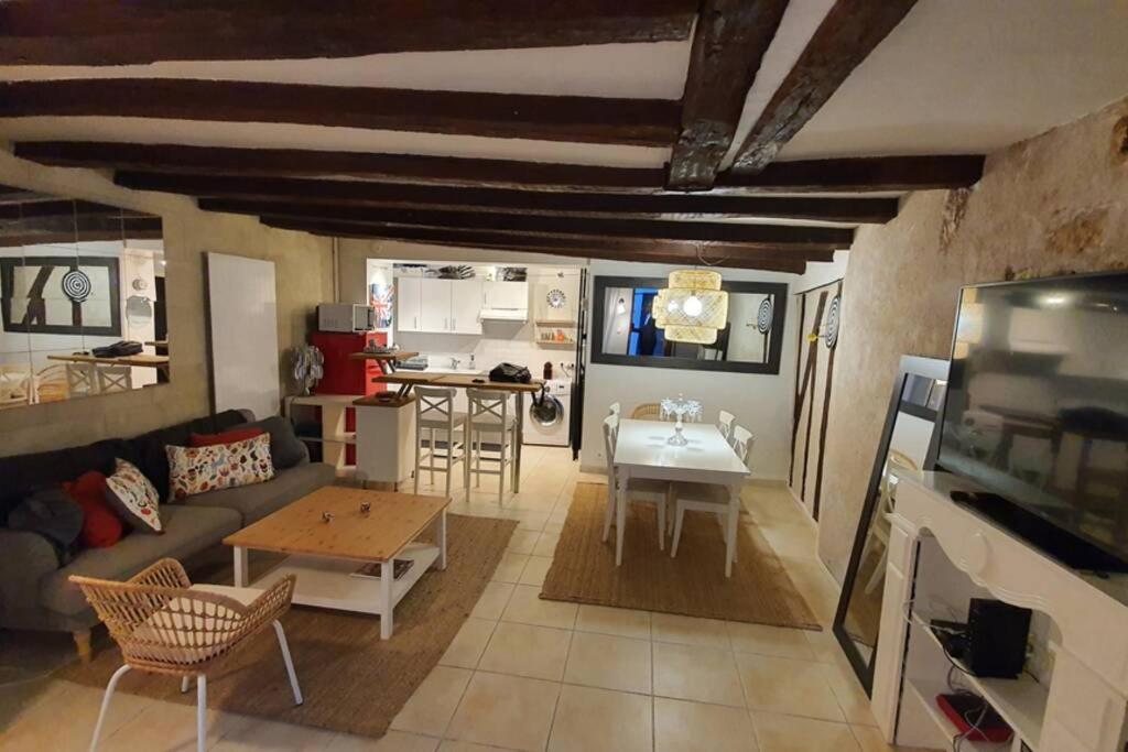 MAISON GÎTE ENTIER EN HYPER HYPER CENTRE AUX COEUR DES HALLES de TOURS de 2 à 7 PERSONNES Tours Exterior foto