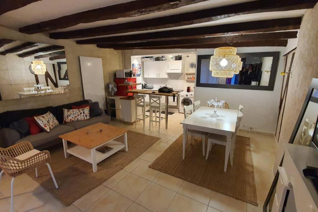 MAISON GÎTE ENTIER EN HYPER HYPER CENTRE AUX COEUR DES HALLES de TOURS de 2 à 7 PERSONNES Tours Exterior foto
