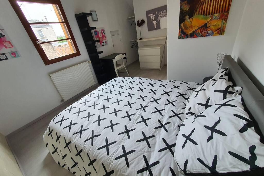 MAISON GÎTE ENTIER EN HYPER HYPER CENTRE AUX COEUR DES HALLES de TOURS de 2 à 7 PERSONNES Tours Exterior foto