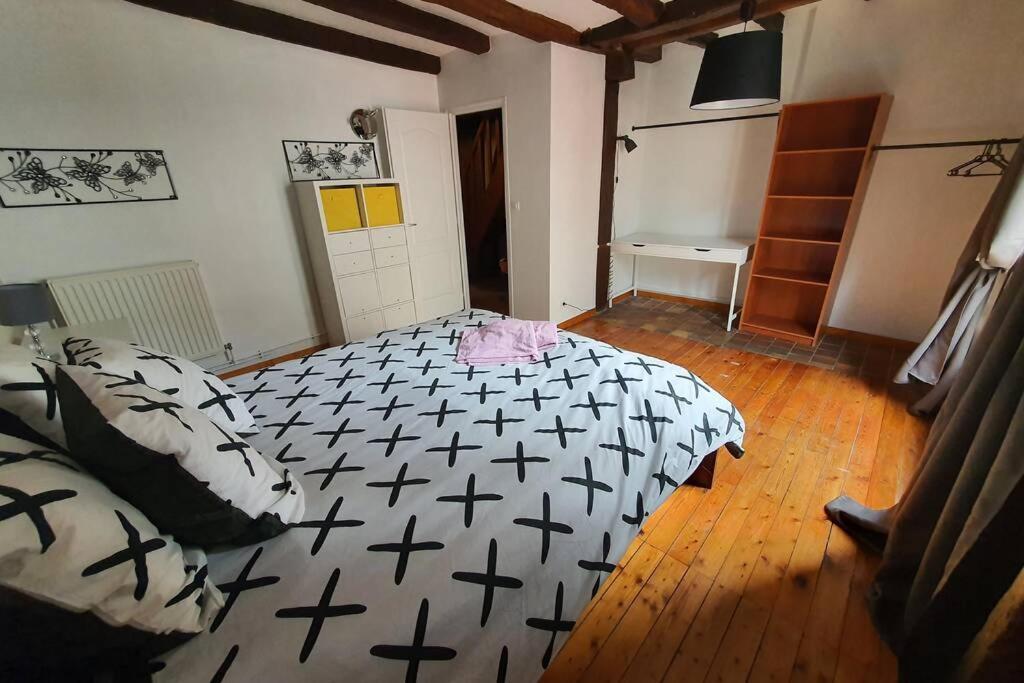 MAISON GÎTE ENTIER EN HYPER HYPER CENTRE AUX COEUR DES HALLES de TOURS de 2 à 7 PERSONNES Tours Exterior foto