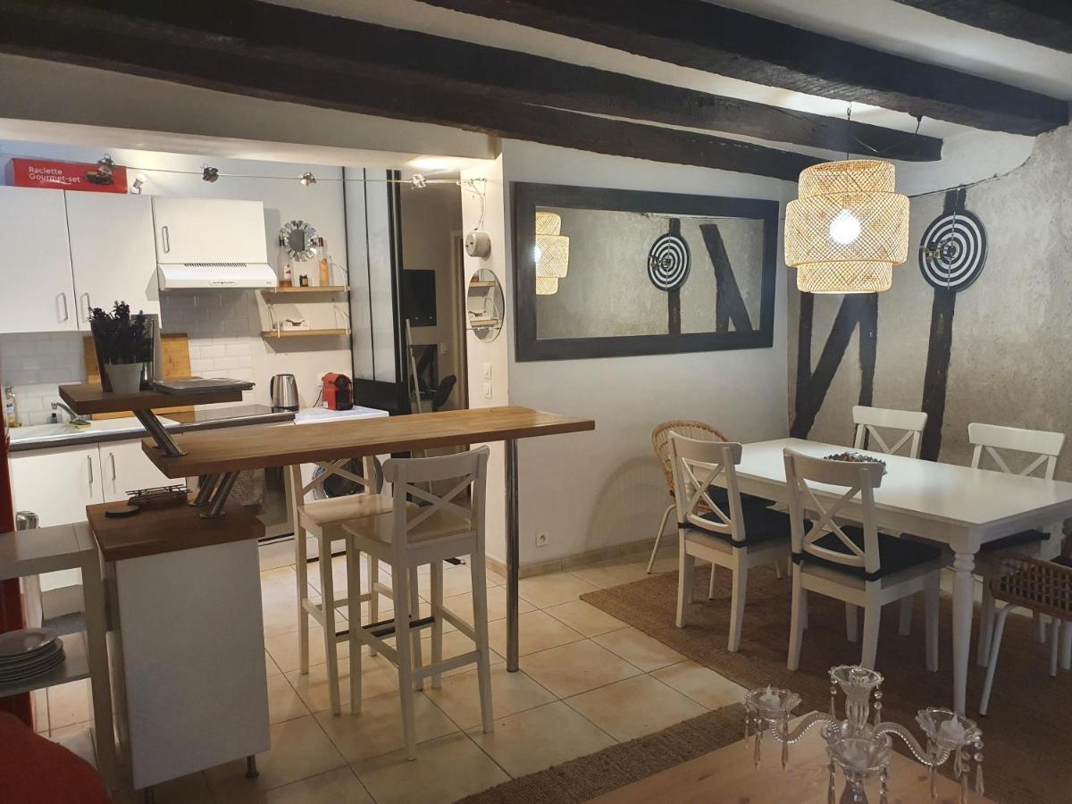 MAISON GÎTE ENTIER EN HYPER HYPER CENTRE AUX COEUR DES HALLES de TOURS de 2 à 7 PERSONNES Tours Exterior foto